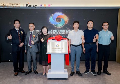 颜值与实力双在线！纷色金，重新定义黄金时尚美学